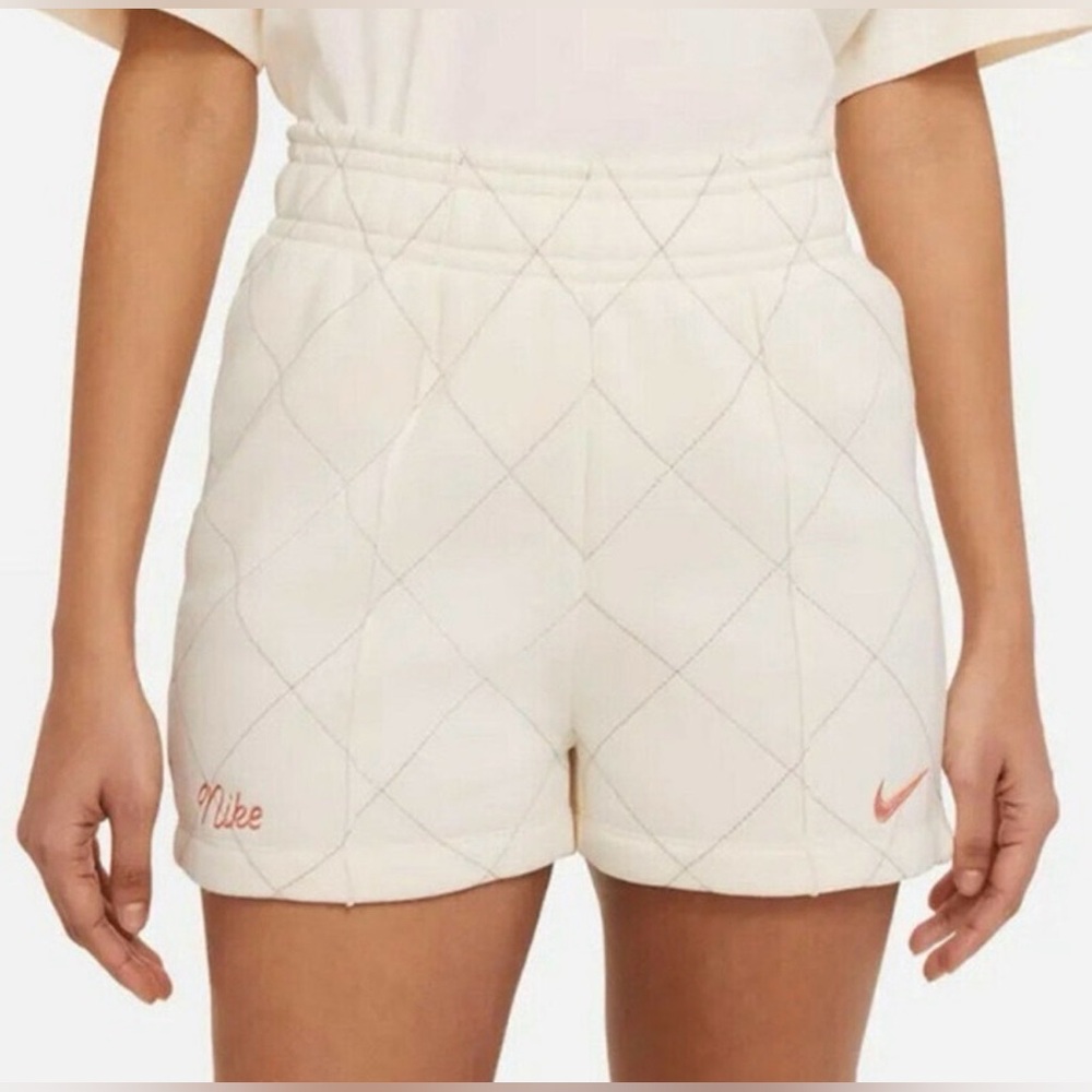 Nike Sportswear Women's Fleece Shorts Ivory Size L (12-14)